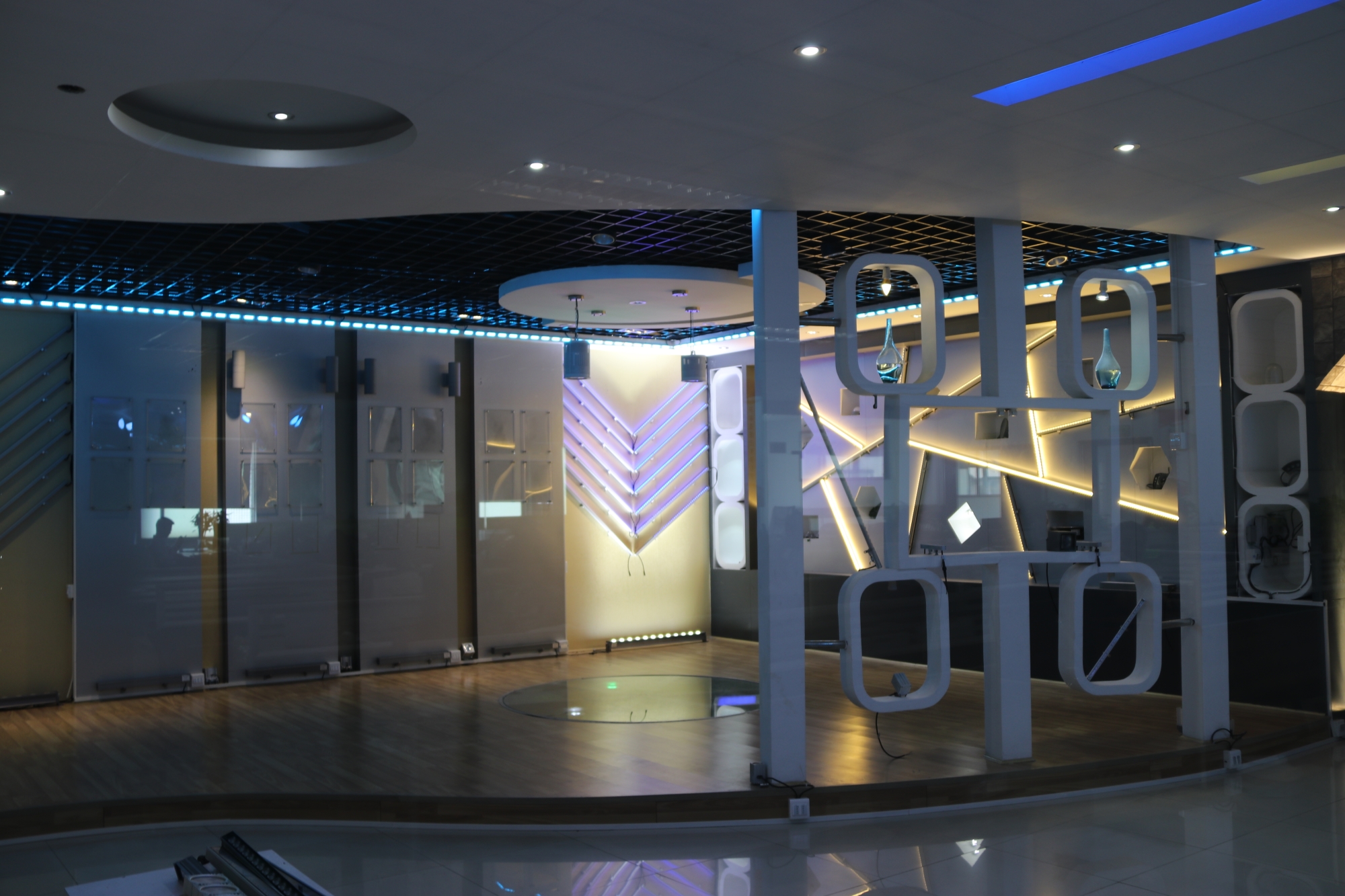 吉豐光電展廳一角(圖1) 吉豐光電展廳一角(圖1)