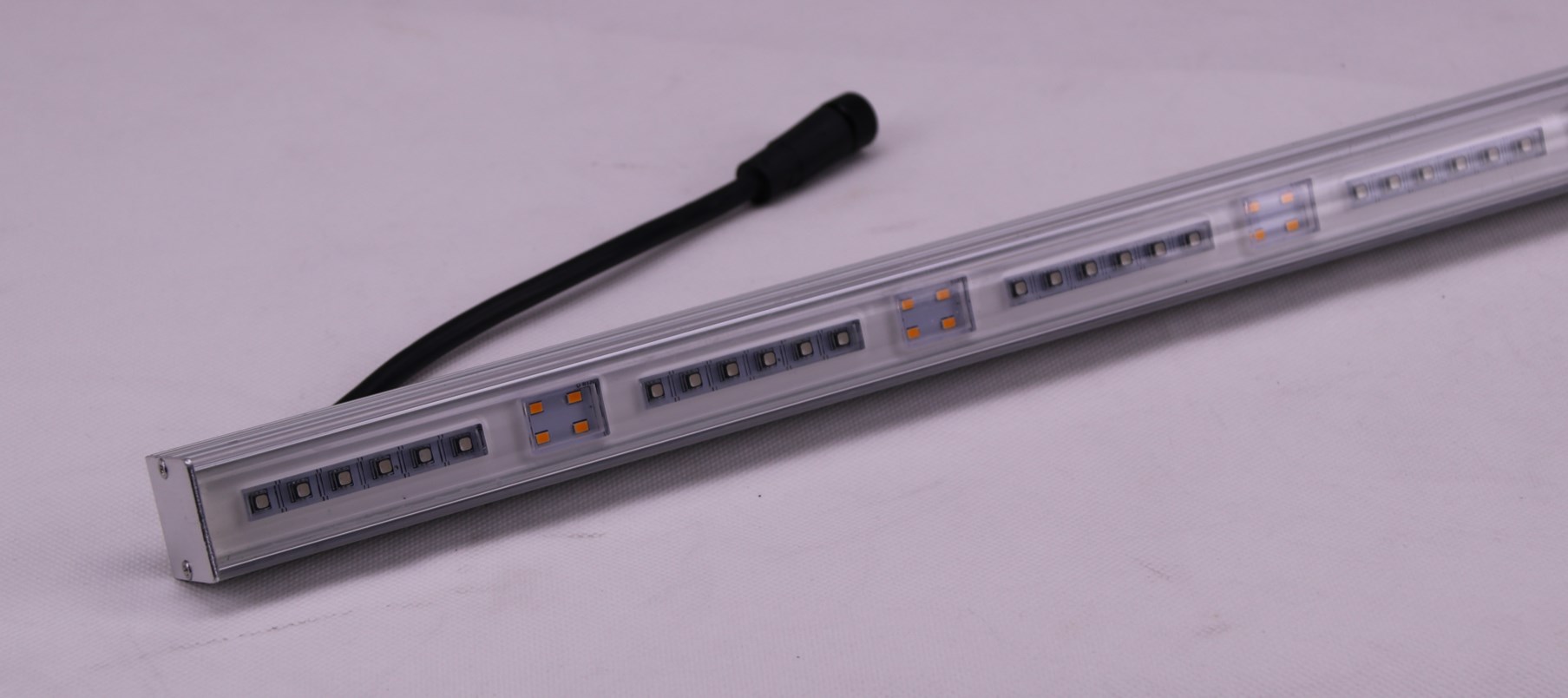 吉豐光電為你講解LED線型燈的色容差是什么？(圖1)